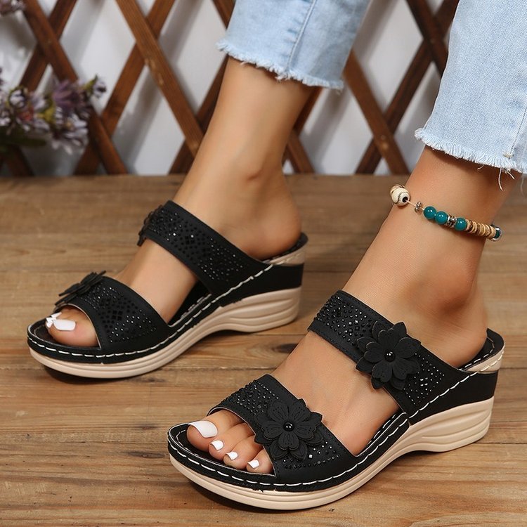 Damen Bequeme Wedgesandalen mit floralem Design und ergonomischer Sohle Stalluxe
