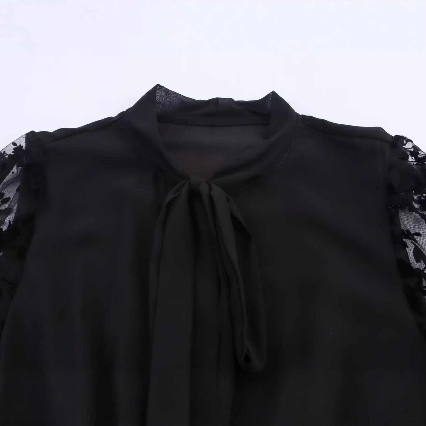 Damen Maxi-Kleid mit floralem Spitzenoberteil und elegantem Bindegürtel Stalluxe