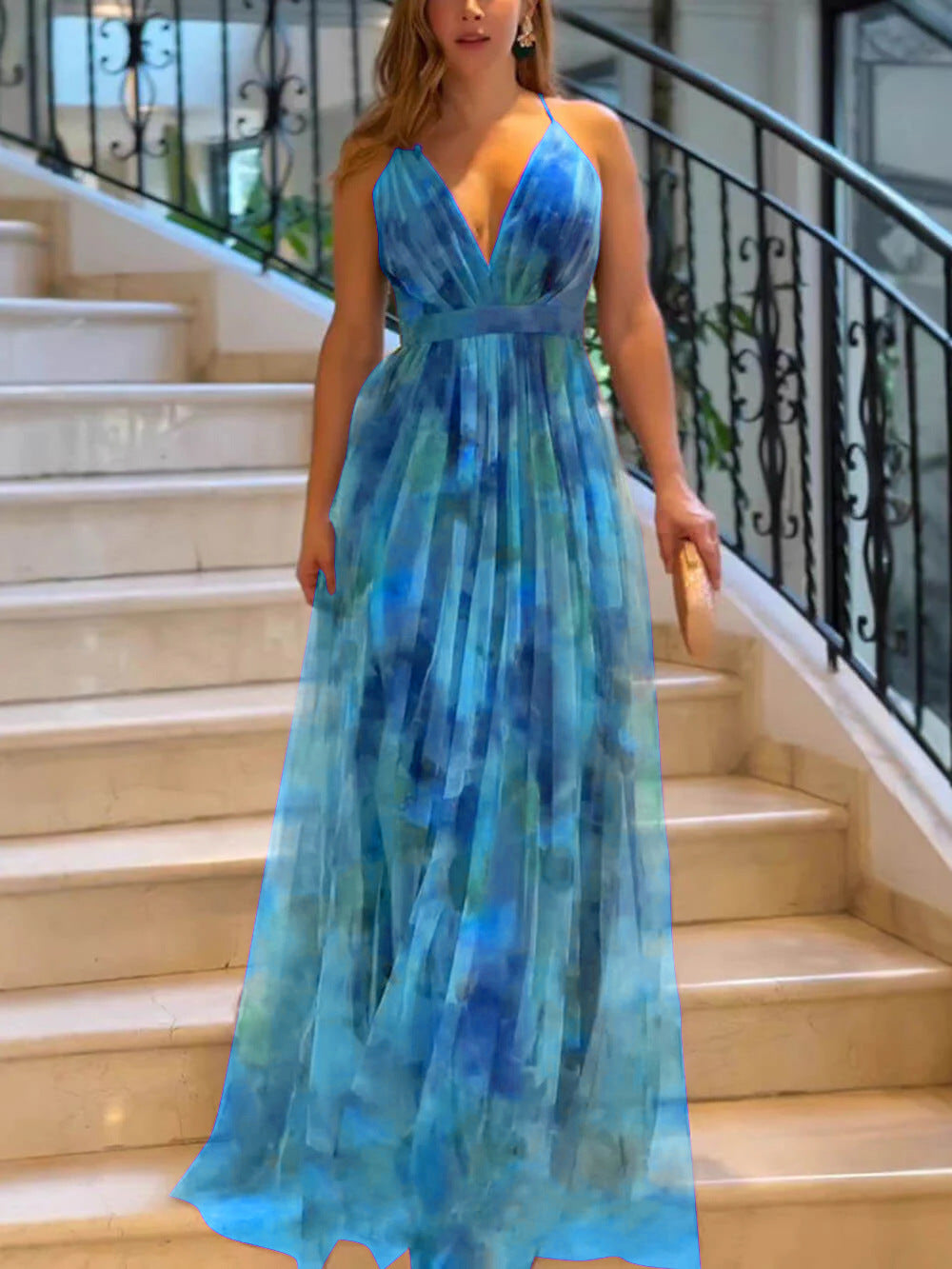 Damen Elegantes Maxikleid mit tiefem V-Ausschnitt und luftigen Stoffschichten Stalluxe