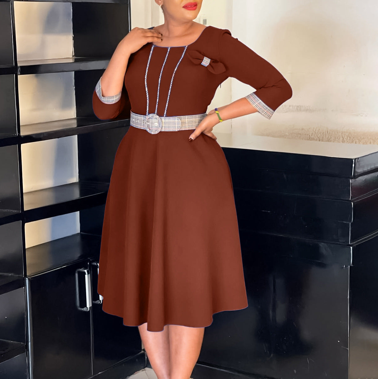 Damen A-Linien Kleid mit dekorativem Taillengürtel und eleganten Details Stalluxe