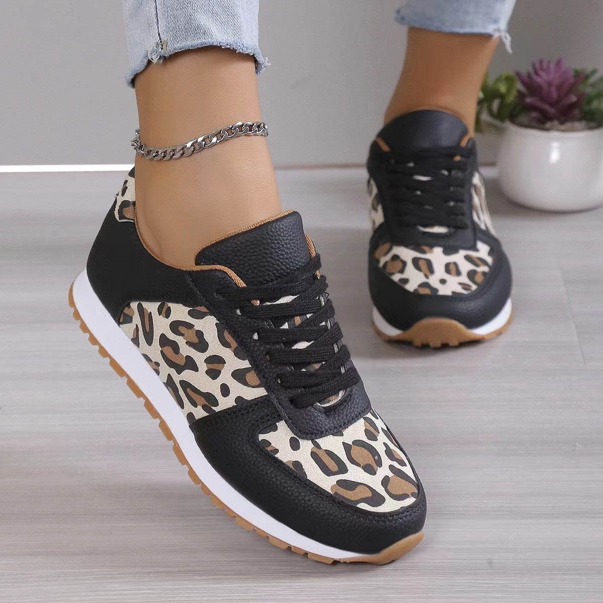 Damen Sportliche Sneakers mit tierischem Print und rutschfester Sohle Stalluxe