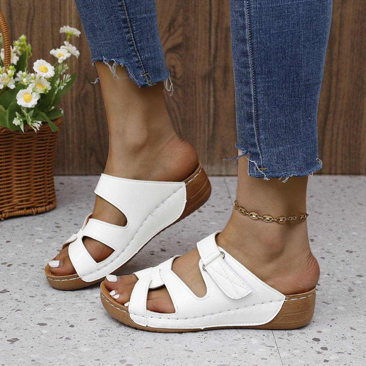 Damen Komfortable Wedge-Pantoletten mit verstellbaren Riemen und hochwertigem Fußbett Stalluxe