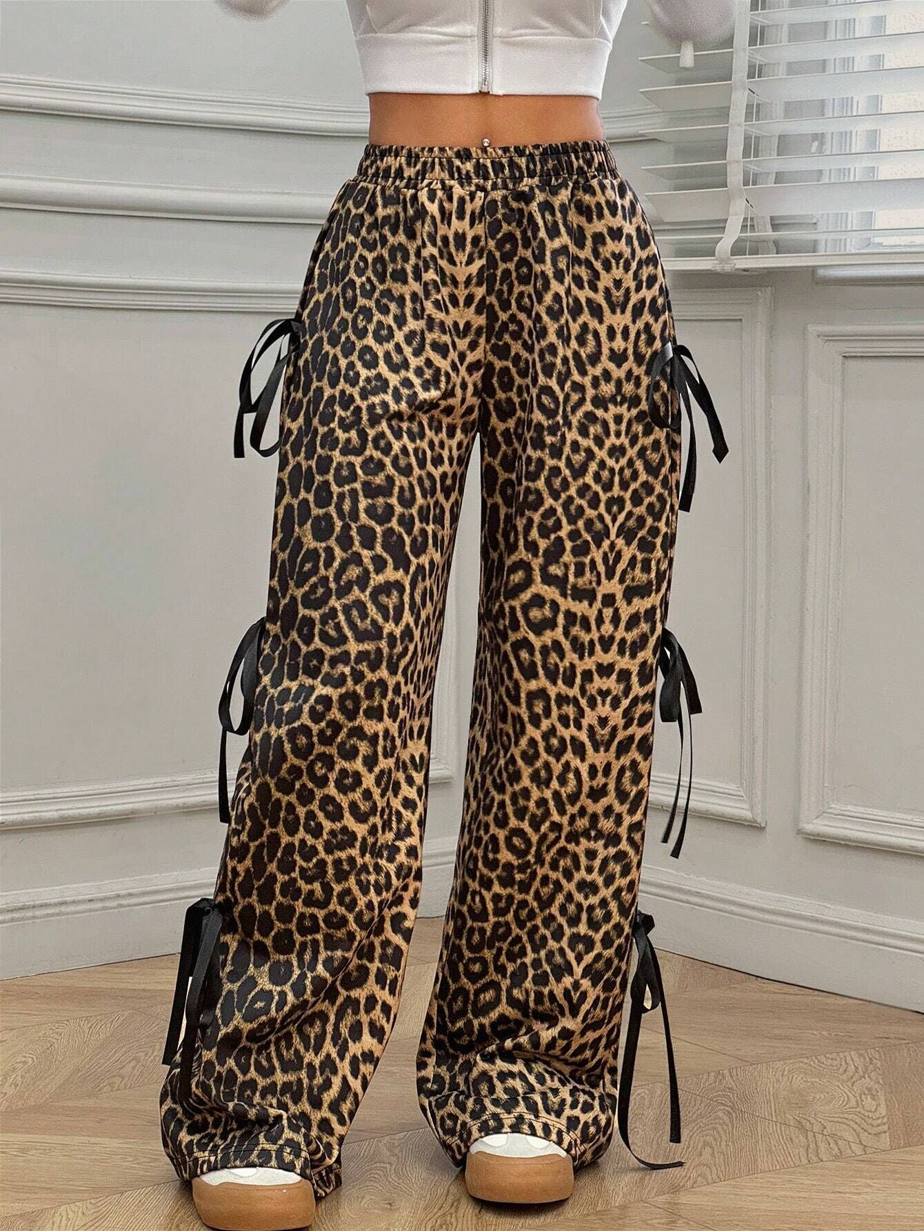 Damen Cargo-Hose mit trendigem Leopardenmuster und seitlichen Bändern Stalluxe