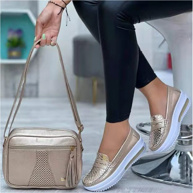 Damen Modische Slip-On Sneakers mit schimmerndem Schlangenleder-Design Stalluxe