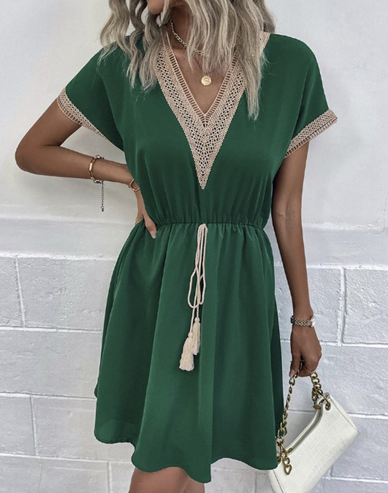 Damen Strandkleid mit dekorativem V-Ausschnitt und verstellbarem Taillenzug Stalluxe