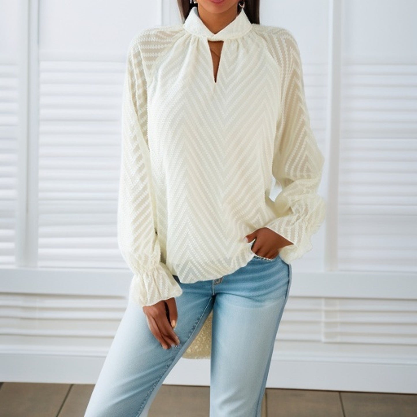 Damen elegante Bluse mit leicht transparenten Ärmeln und dekorativem Stehkragen Stalluxe