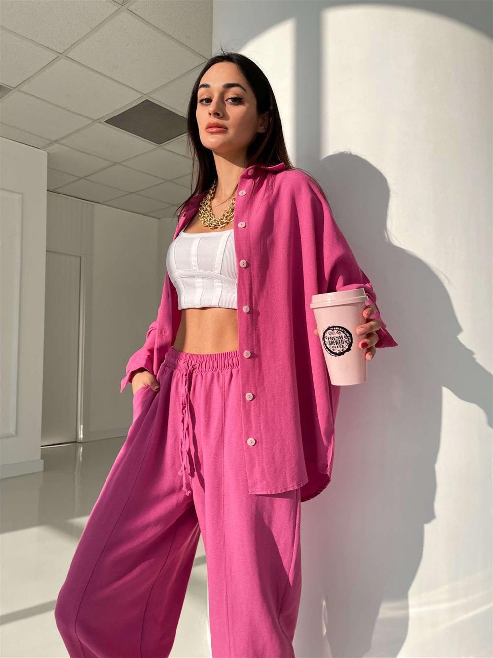 Damen lässiges Sommeroutfit mit übergroßer Bluse und weiten Hosen Stalluxe