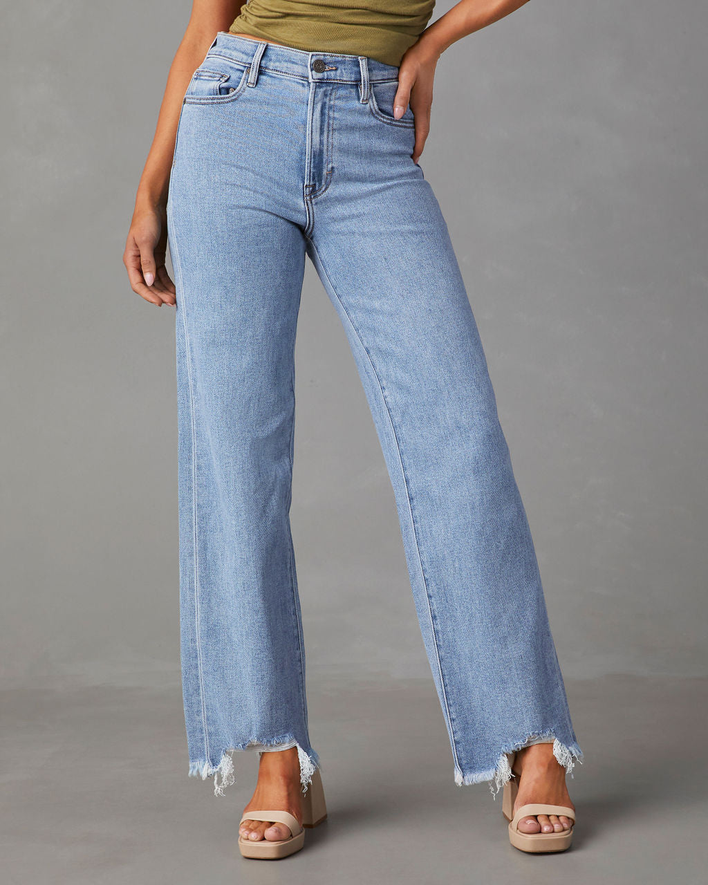 Damen Weit geschnittene Jeans mit fransigem Saum Stalluxe