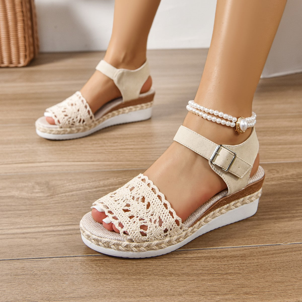Damen Wedge-Sandalen mit eleganter Häkel-Applikation und komfortablem Fußbett Stalluxe