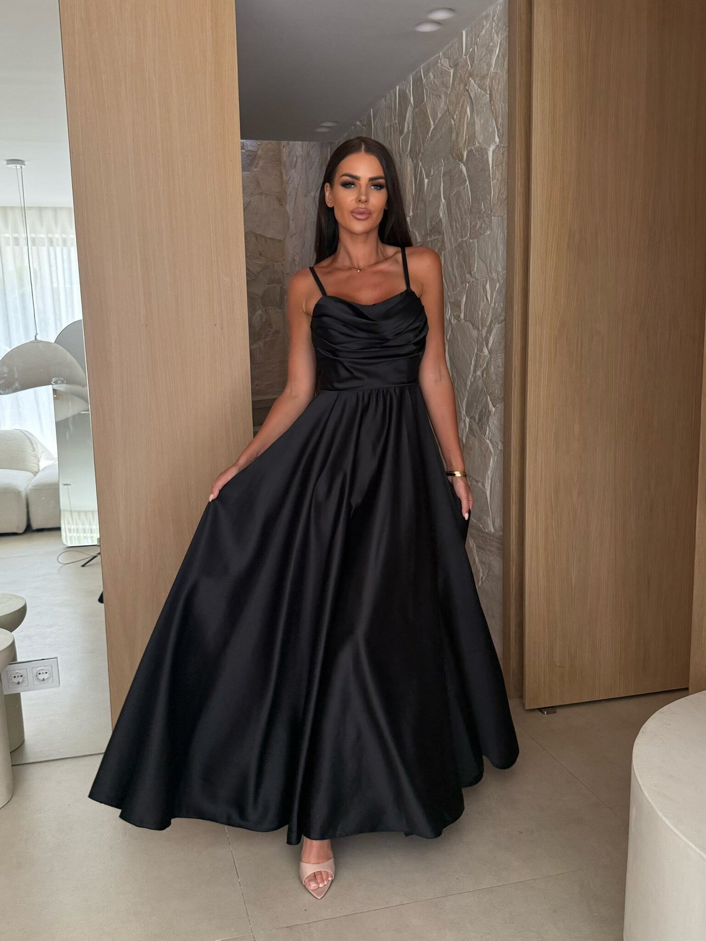 Damen Elegantes Abendkleid mit fließendem Schnitt und seitlichem Schlitz Stalluxe