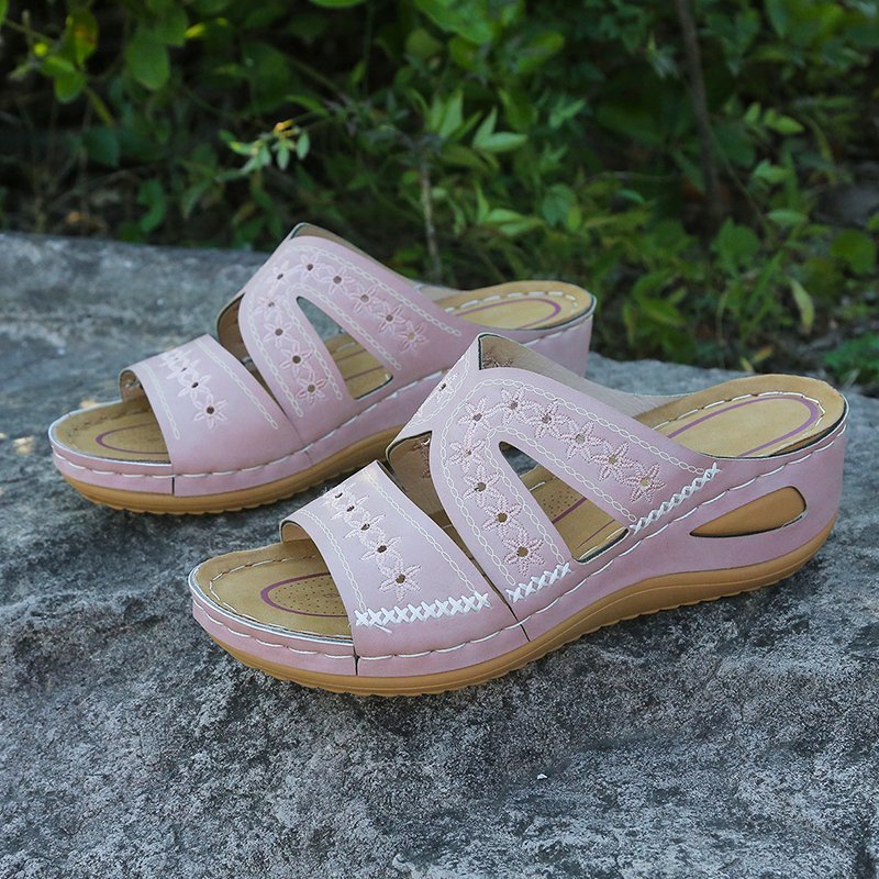 Damen Komfortable Riemchen-Sandalen mit floralem Design und angrenzenden Öffnungen Stalluxe