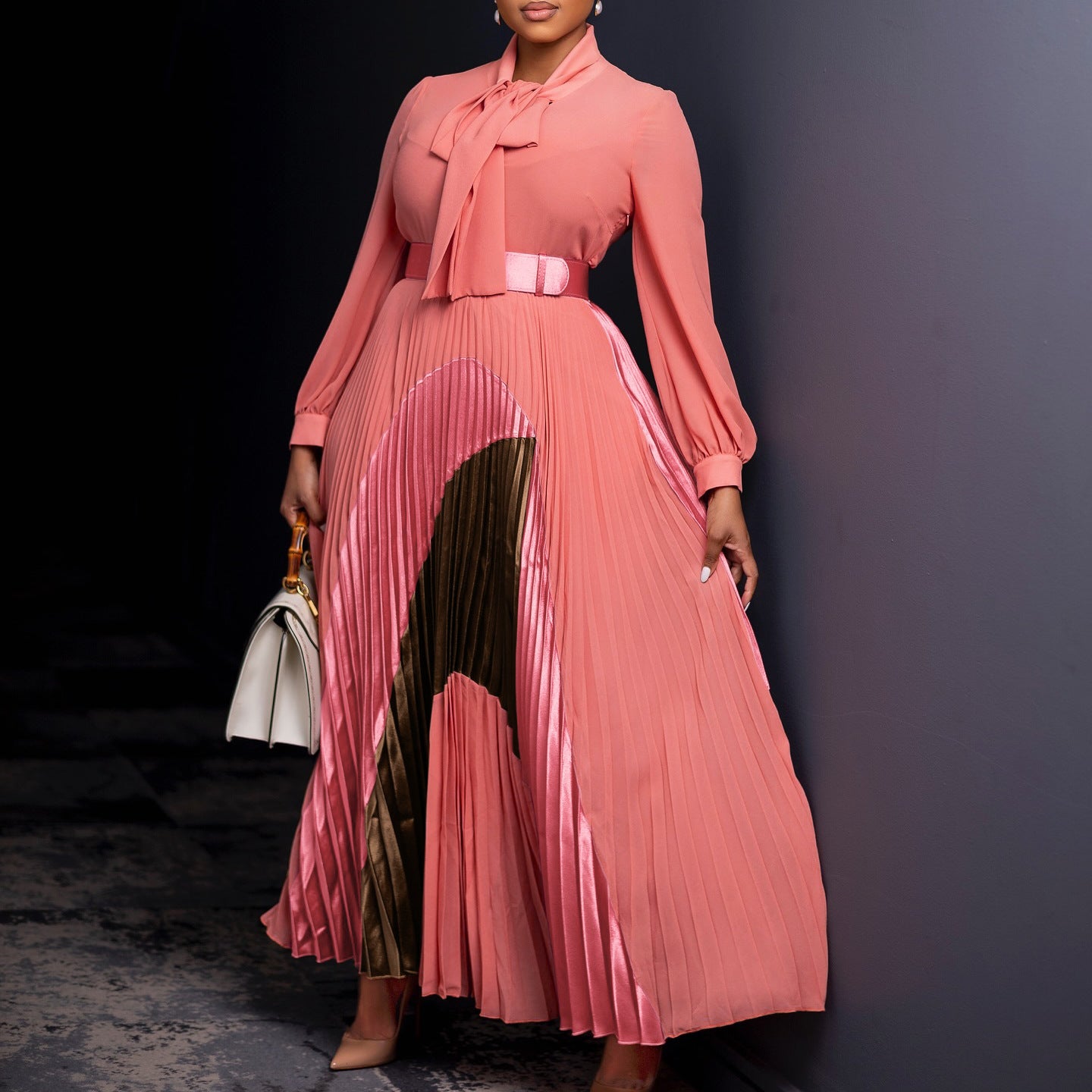 Damen Maxi-Kleid mit eleganter Plissee-Optik und modischem Bindegürtel Stalluxe