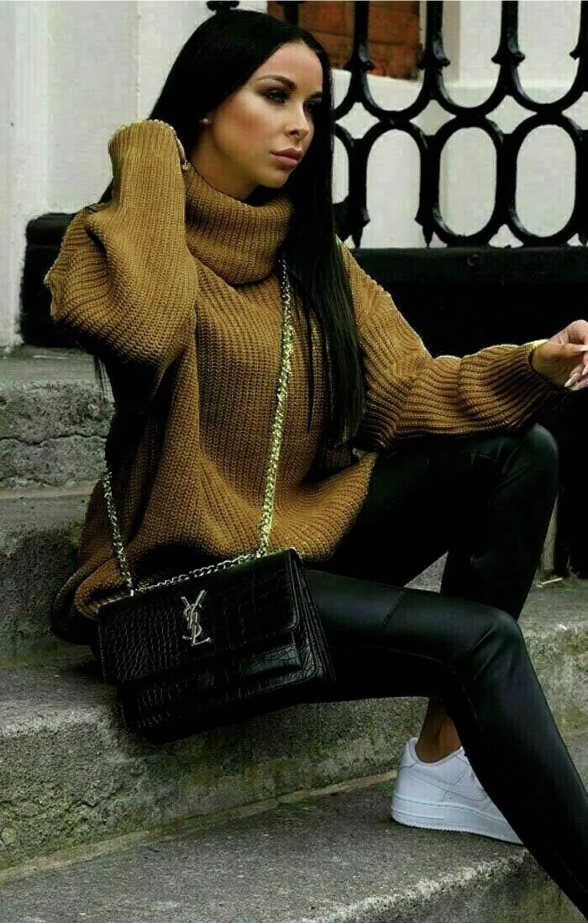Damen Oversized-Strickpullover mit hohem Kragen und lässigem Schnitt Stalluxe