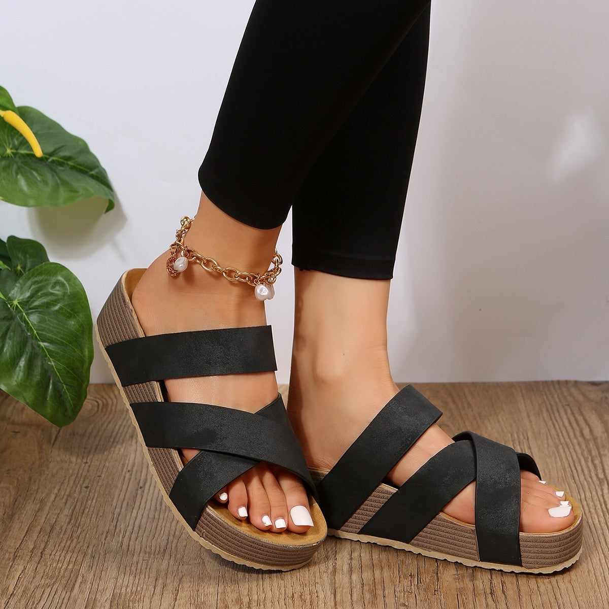Damen Komfortable und stylische Platschen mit geflochtenem Riemen Stalluxe