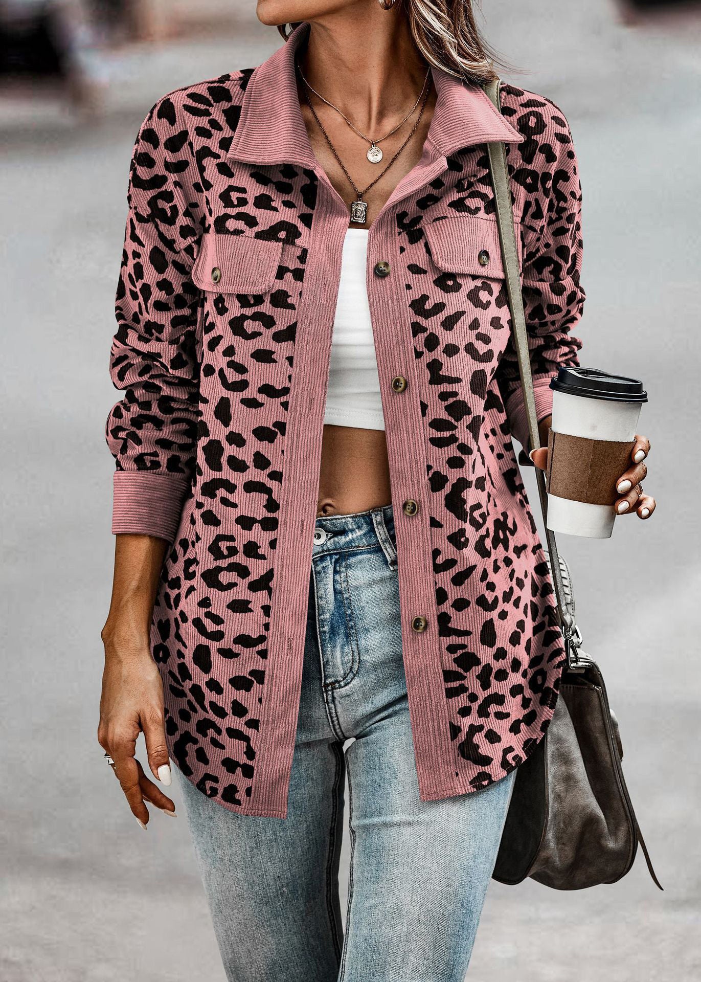 Damen Freizeitjacke mit strukturiertem Leopardenmuster und praktischen Taschen Stalluxe