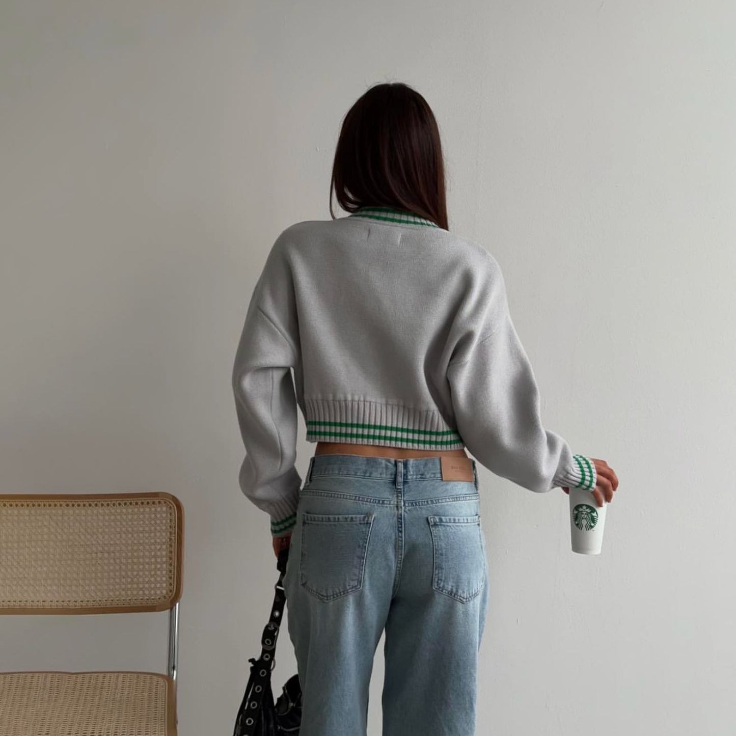 Damen trendiger, lässiger Crop-Pullover mit grafischem Schriftzug und sportlichen Akzenten Stalluxe