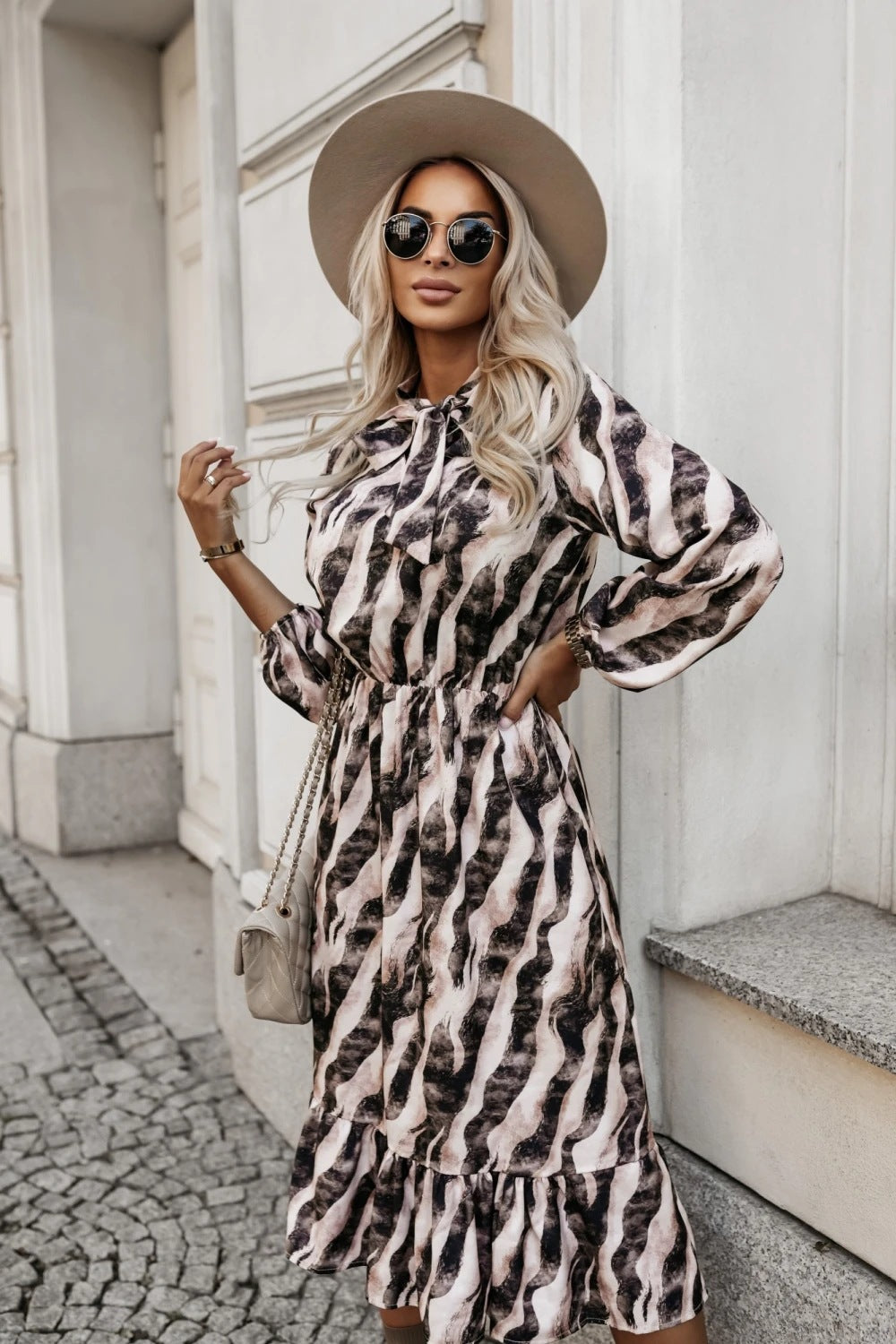 Damen Midi-Kleid mit fließendem Schnitt und Raffungen Stalluxe