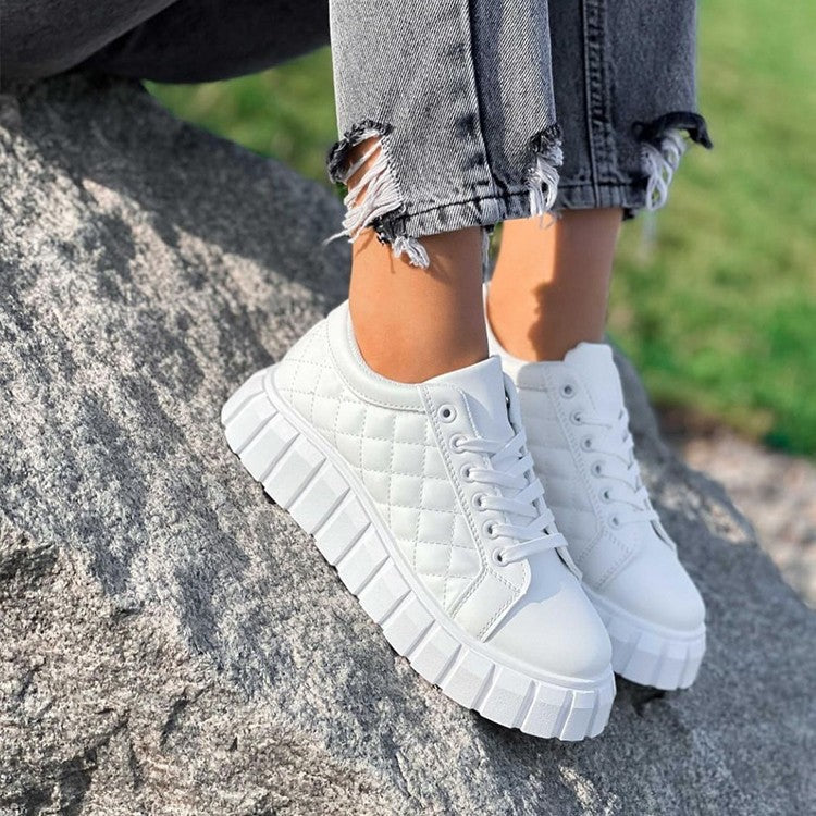 Damen modische Plateau-Sneaker mit strukturiertem Obermaterial und rutschfester Sohle Stalluxe