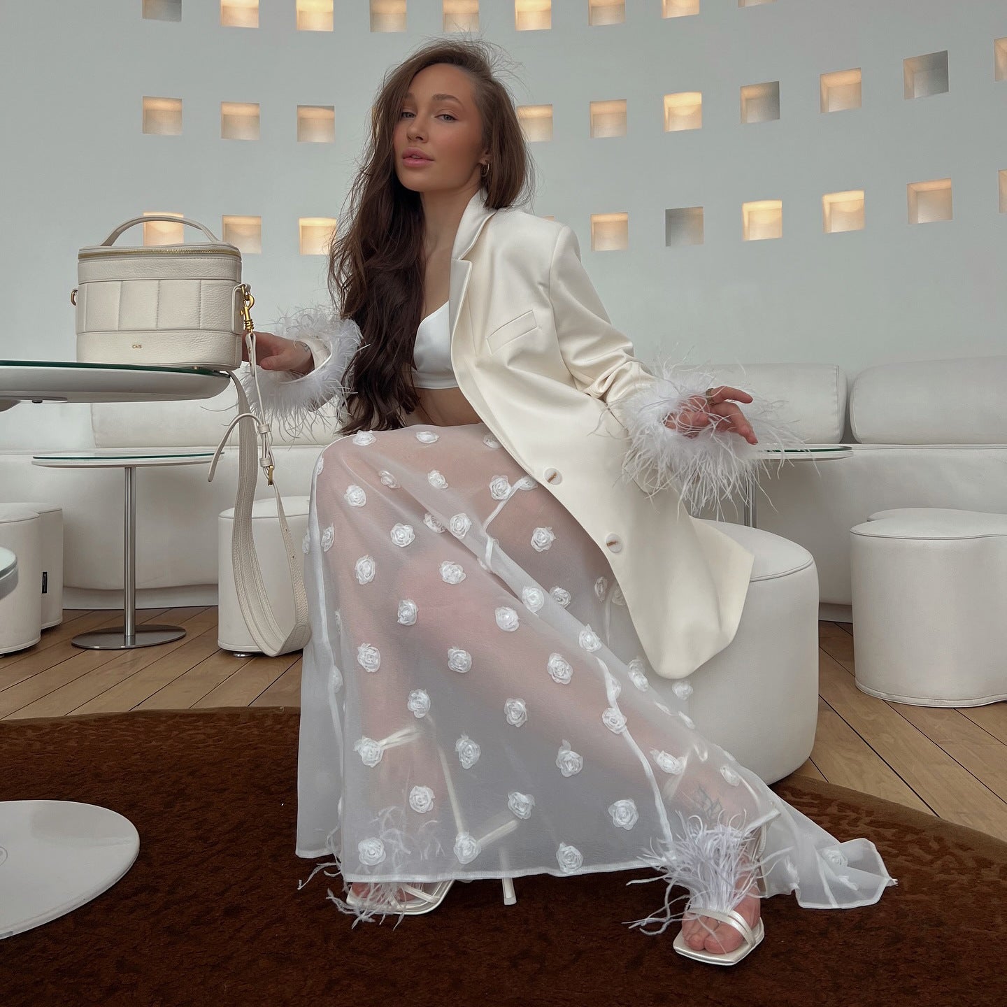 Damen Elegante, luftige Maxi-Rock mit floralem Durchblick und feinen Federakzenten Stalluxe