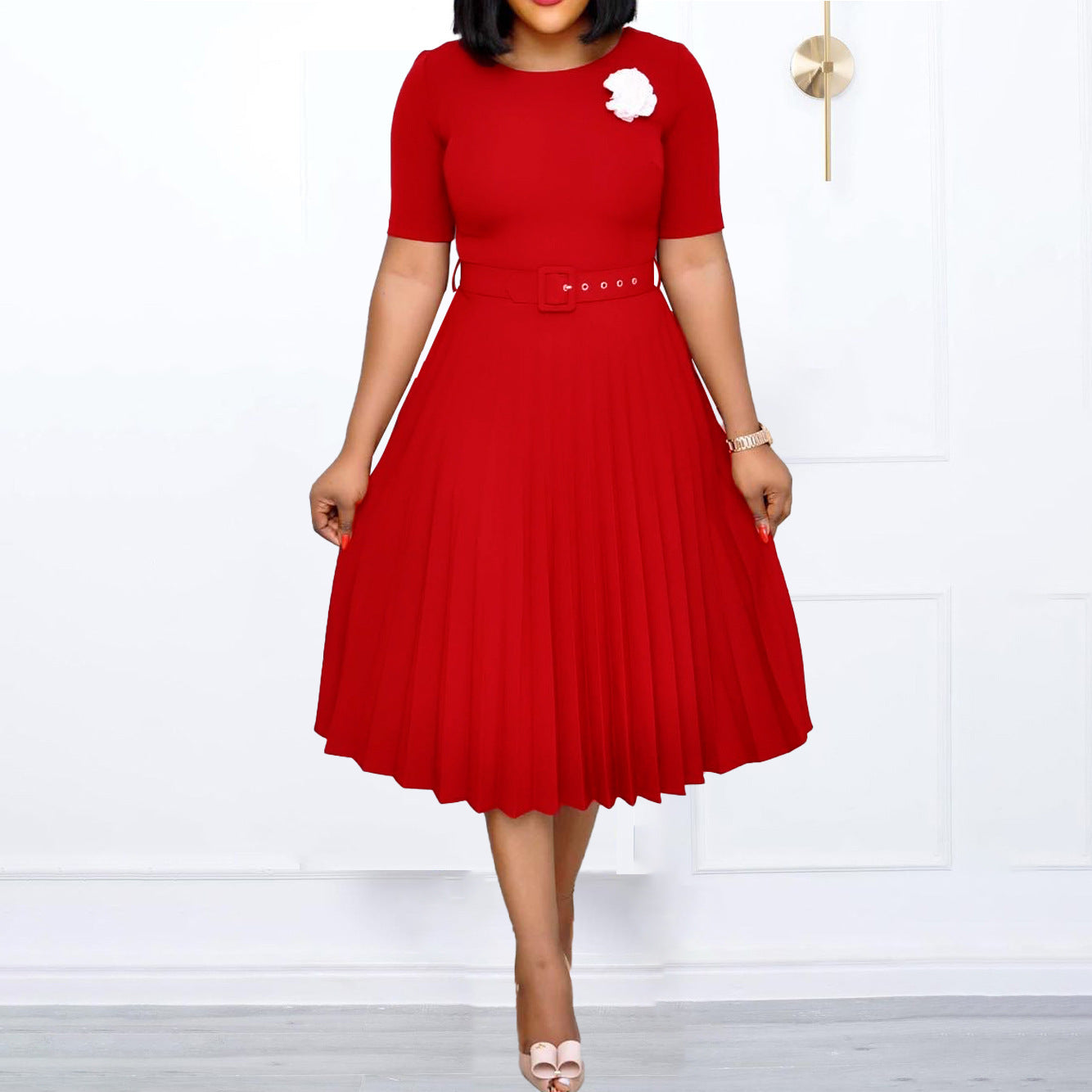 Damen Plissiertes Midi-Kleid mit Taillengürtel und geschmackvollem Rundhalsausschnitt Stalluxe