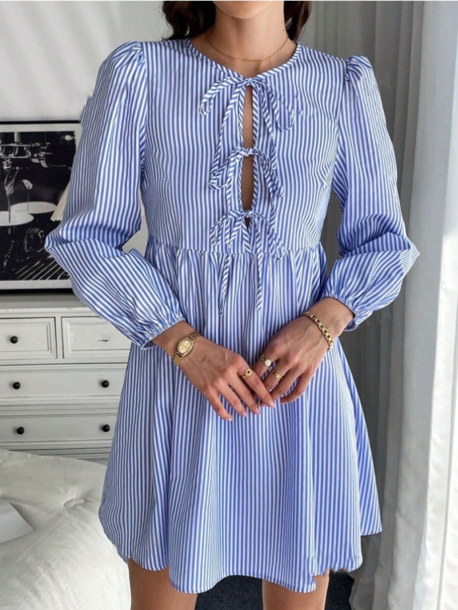 Damen Kleid mit verspieltem Schnitt und Rüschendetails Stalluxe