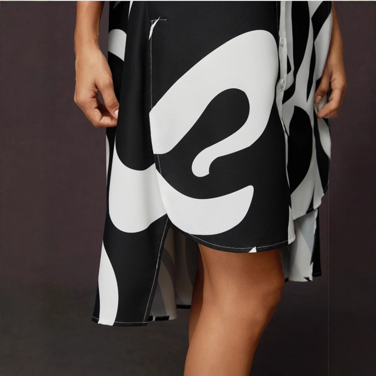 Damen Hemdblusenkleid mit modernem Grafikdruck und asymmetrischem Schnitt Stalluxe
