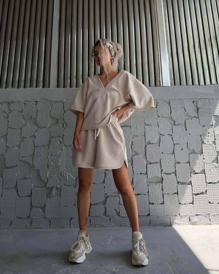 Damen lässiges V-Ausschnitt Set mit bequemen Shorts und oversized Oberteil Stalluxe