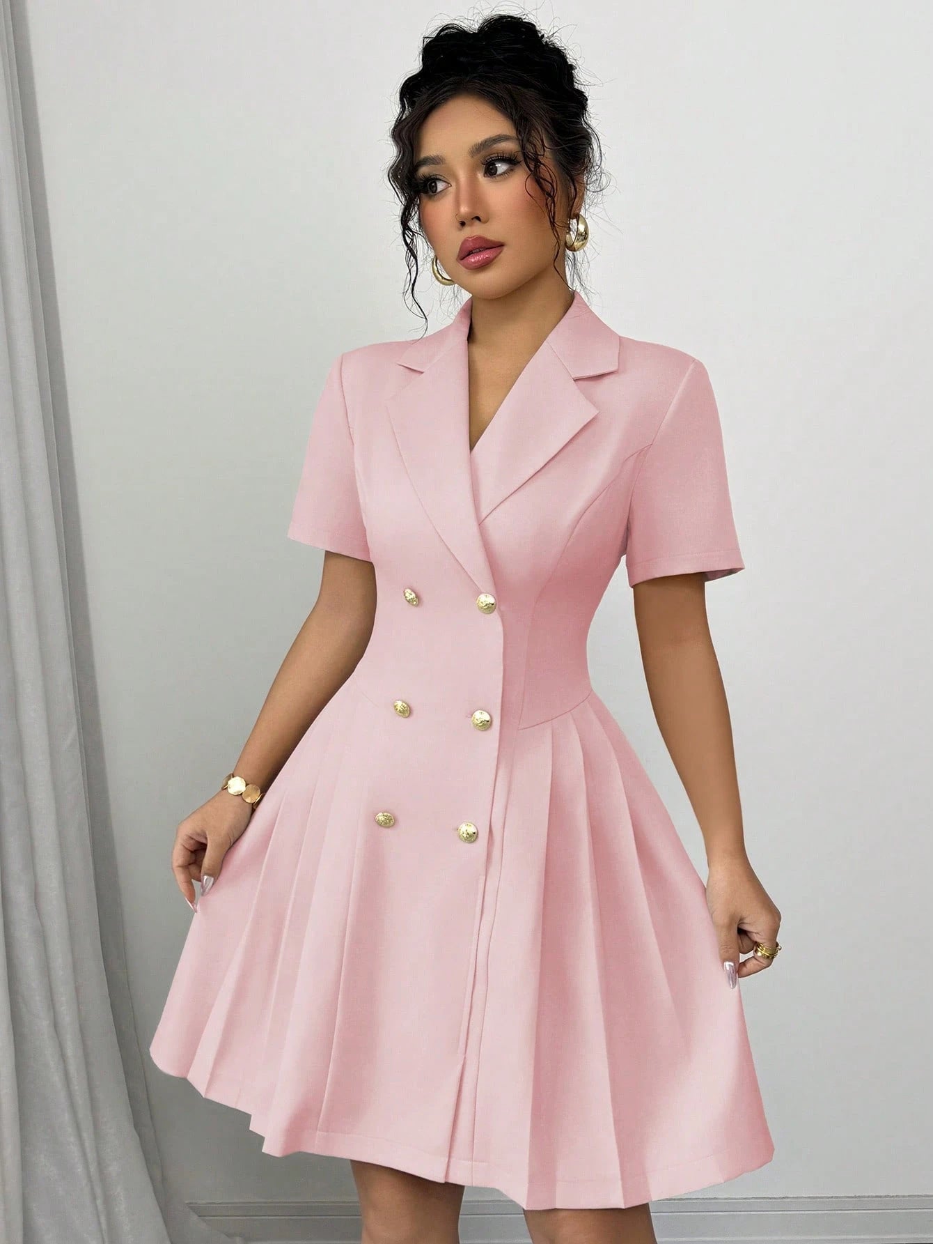 Damen Tailliertes Blusenkleid mit doppelter Knopfreihe und plissierten Details Stalluxe