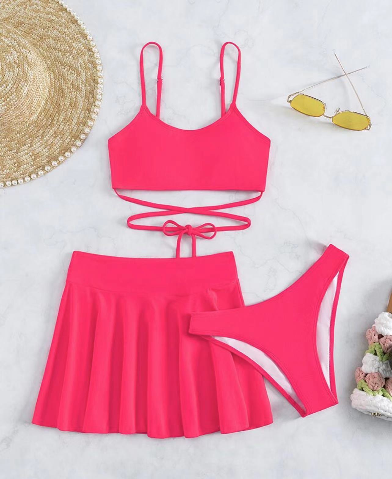 Damen Bikini-Set mit verspielt geschnittenem Oberteil und femininer Wickelrock-Shorts Stalluxe