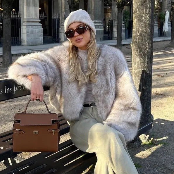Damen Elegante und stilvolle Jacke aus Kunstfell Stalluxe