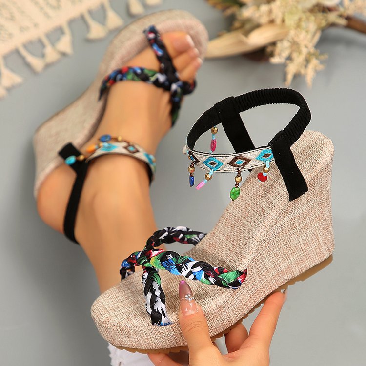 Damen Wedge-Sandalen mit buntem Geometrie-Muster und stylishen Riemen Stalluxe