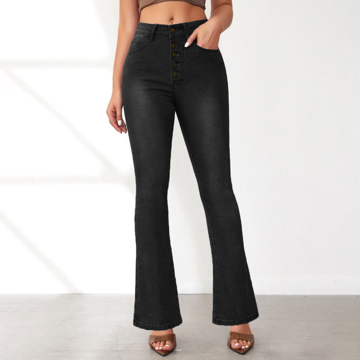 Damen Flared Jeans mit hohen Bund und modischen Knopfdetails Stalluxe