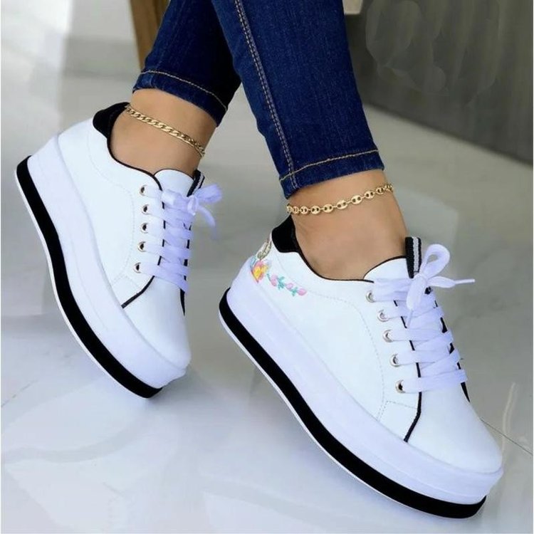 Damen Plateau-Sneaker mit floralem Applikationsdesign und rutschfester Sohle Stalluxe