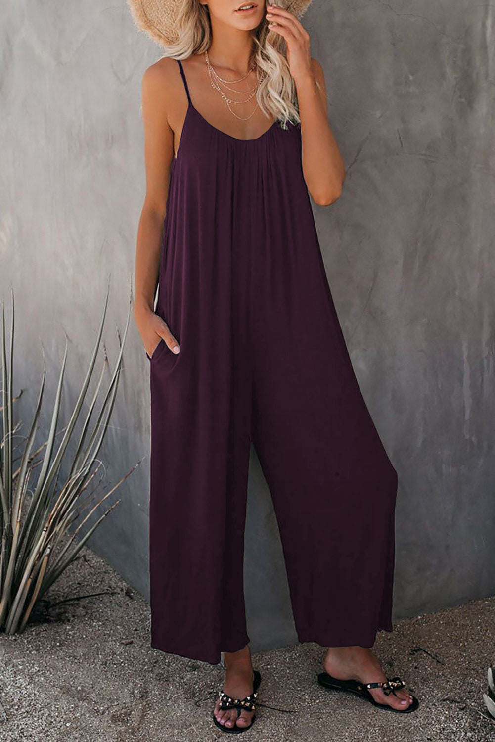 Damen Lässiger Sommer-Jumpsuit mit tiefem Ausschnitt und praktischen Taschen Stalluxe