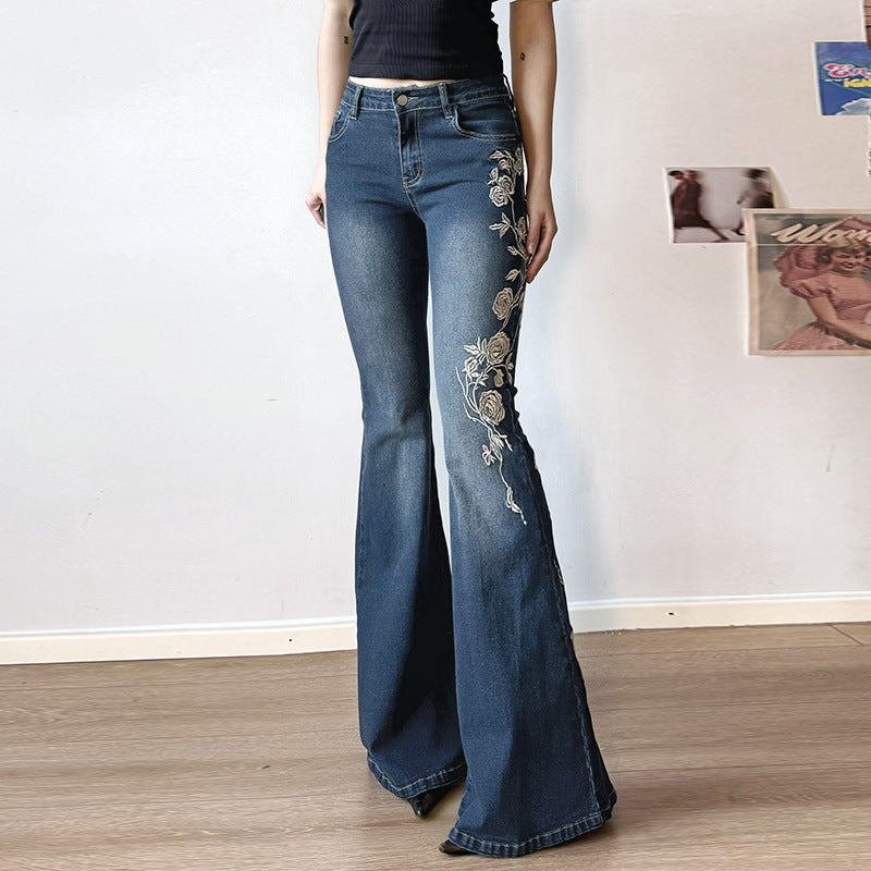 Damen ausgestellte Jeans mit floralen Applikationen Stalluxe