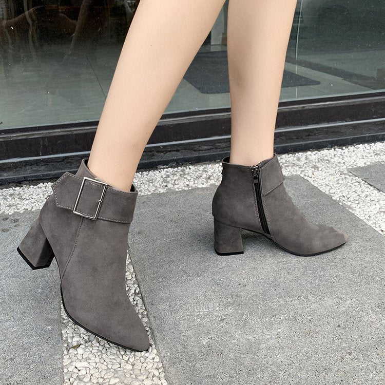 Damen ankle boots mit elegantem Absatz und modischer Schnalle Stalluxe