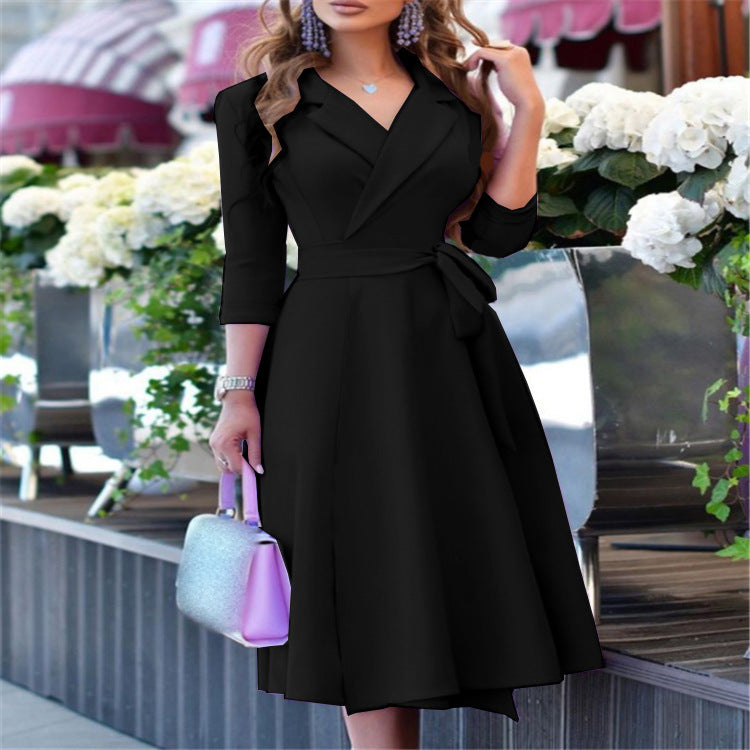 Damen Maxikleid mit floralem Schnitt und tailliertem Design Stalluxe