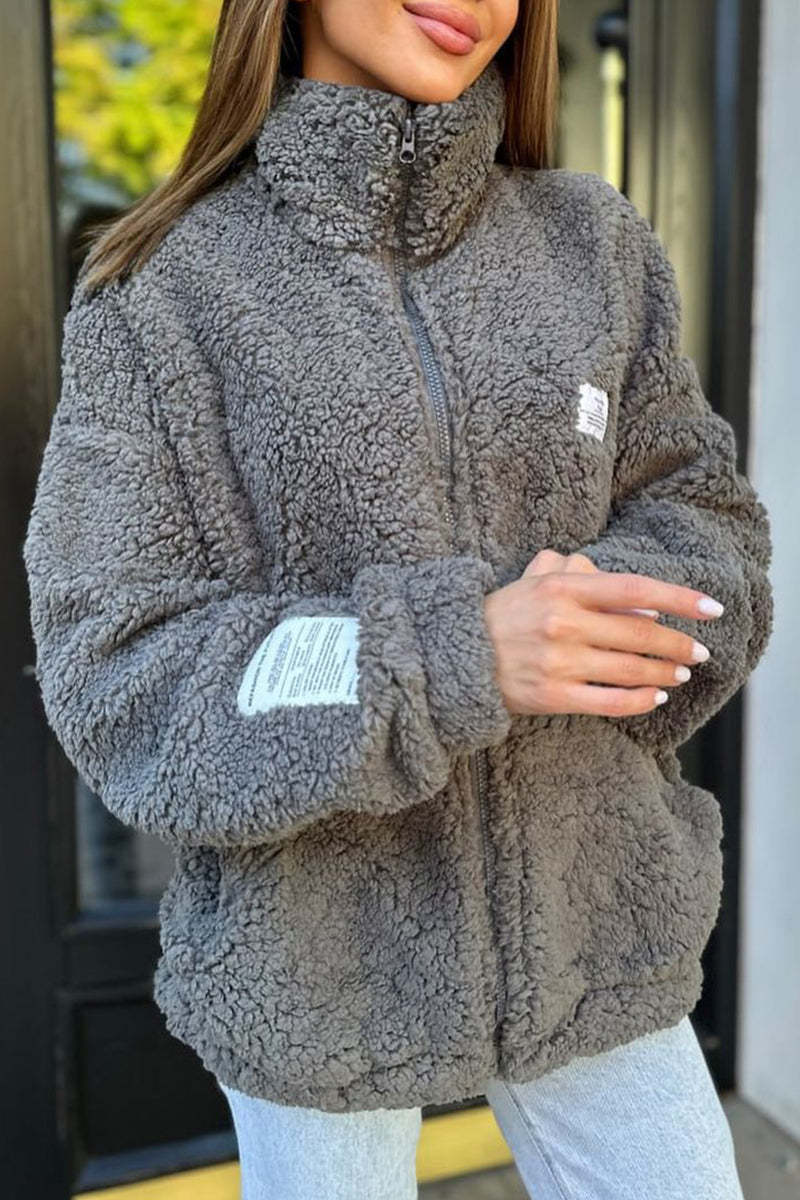 Damen Kuschelige Fleecejacke mit praktischen Taschen und hohen Kragen Stalluxe