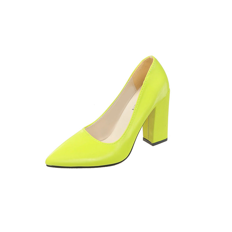 Damen Spitzen Pumps mit bequemem Blockabsatz und glänzendem Finish Stalluxe