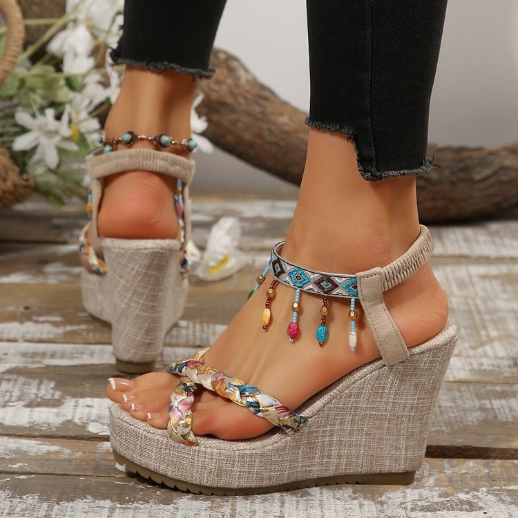 Damen Wedge-Sandalen mit buntem Geometrie-Muster und stylishen Riemen Stalluxe