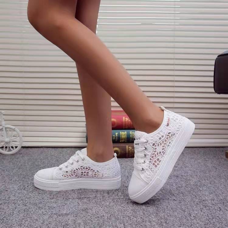 Damen Sneakers mit transparentem Spitze-Design und rutschfester Sohle Stalluxe