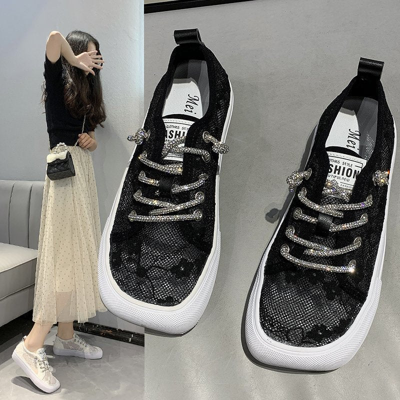 Damen modische Sneakers mit elegantem Spitzenmotiv und glitzernden Schnürsenkeln Stalluxe