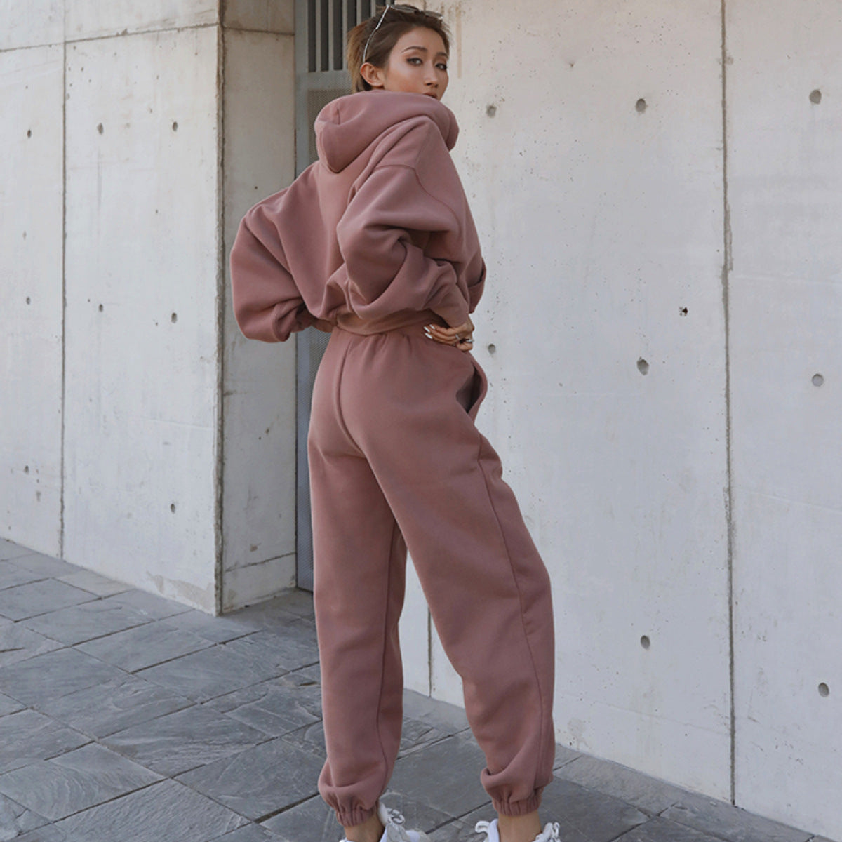 Damen Modischer Hoodie mit lässigem Schnitt und praktischer Kängurutasche Stalluxe