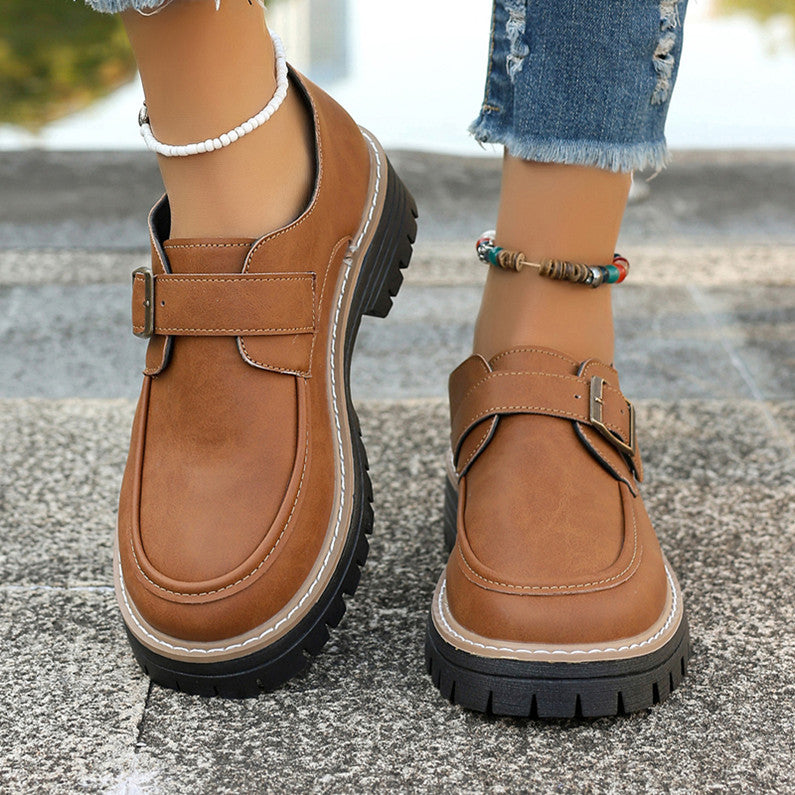 Damen Modische Mokassins mit bequemer Sohle und schnallenverziertem Design Stalluxe