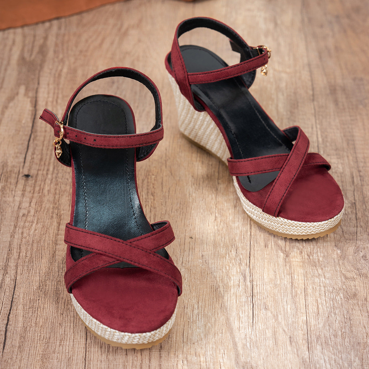 Damen Wedge-Sandalen mit elegantem Kreuzriemen und komfortablem Fußbett Stalluxe