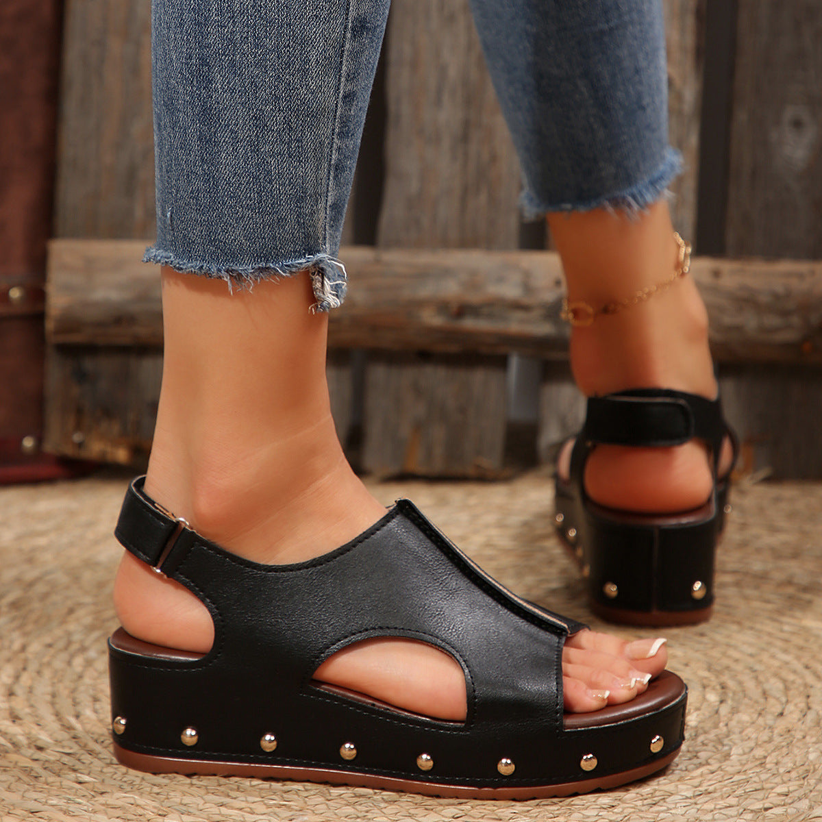Damen Wedge-Sandaletten mit modischen Cut-Outs und glitzernden Nieten Stalluxe