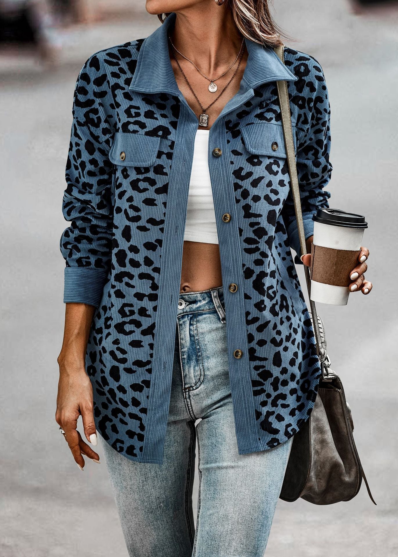 Damen Jacke im Leopardenmuster mit strukturiertem Stoff und praktischen Taschen Stalluxe