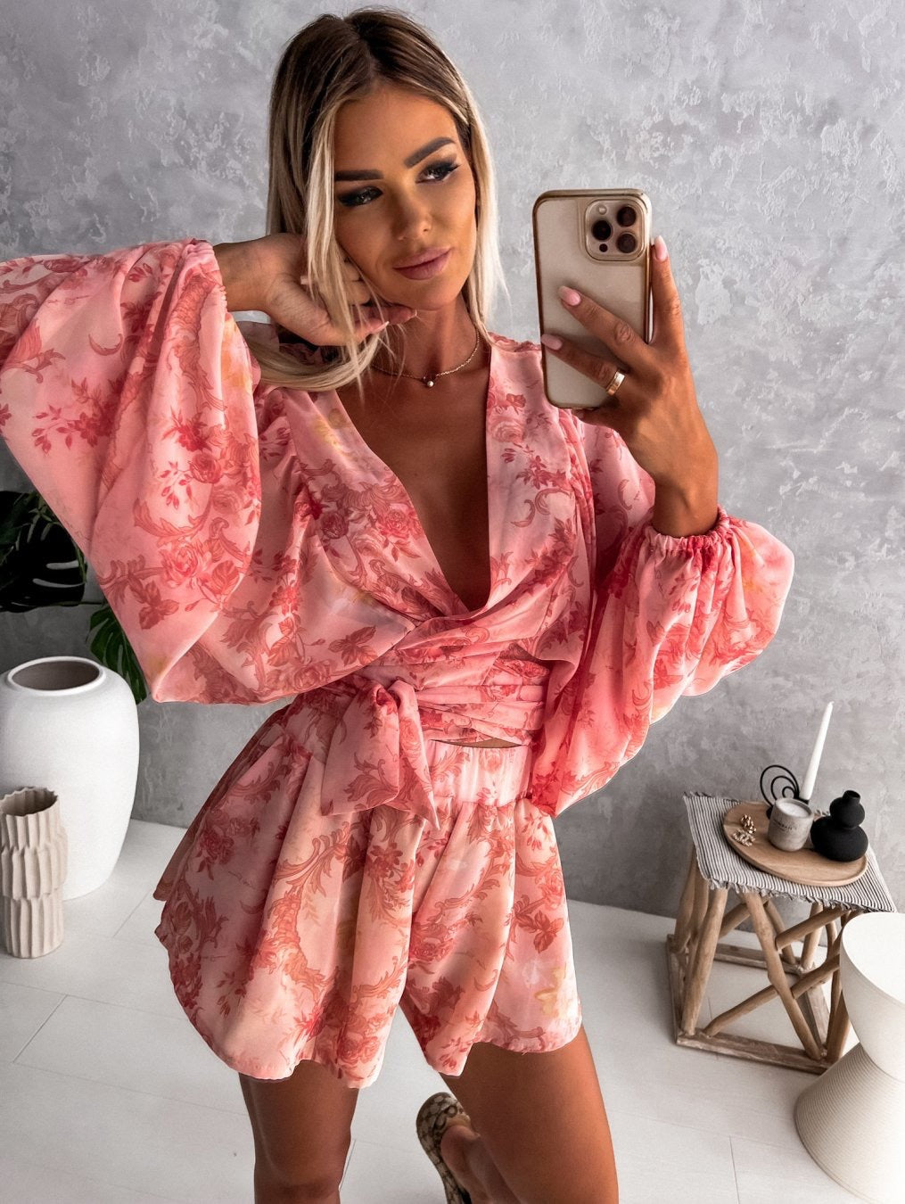 Damen Modischer Kurzoverall mit raffiniertem Wickeldesign Stalluxe