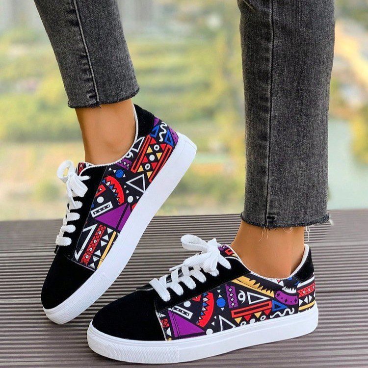 Damen modische Sneakers im bunten Grafikdesign mit komfortablem Fußbett Stalluxe