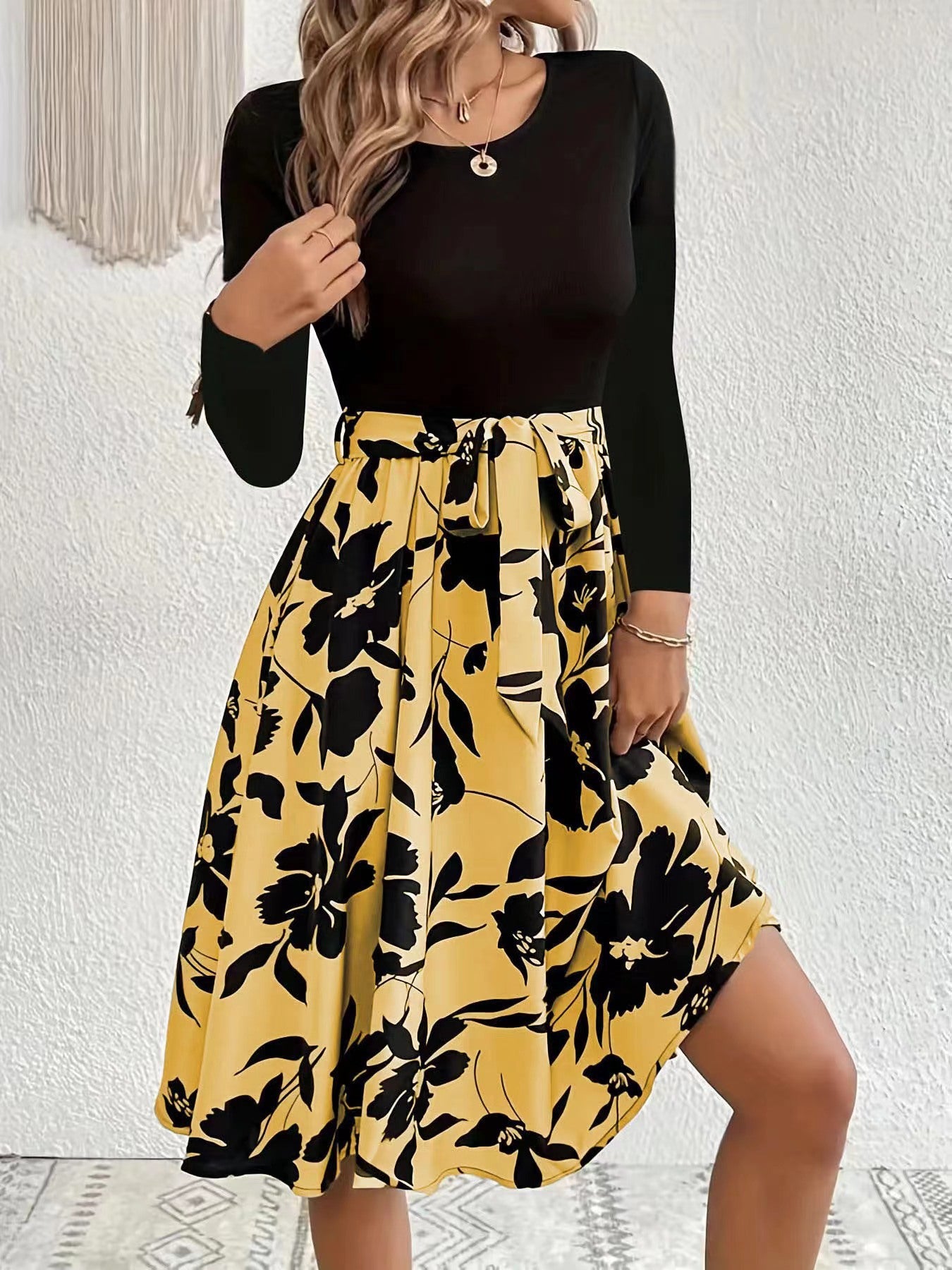 Damen Set aus langärmligem Oberteil und lässigem, floralem Rock Stalluxe